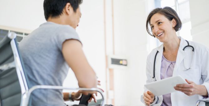 Patient consulting with a doctor about sports and exercise medicine at Elite Player Performance.